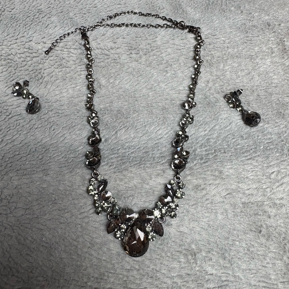 Necklace and earrings set